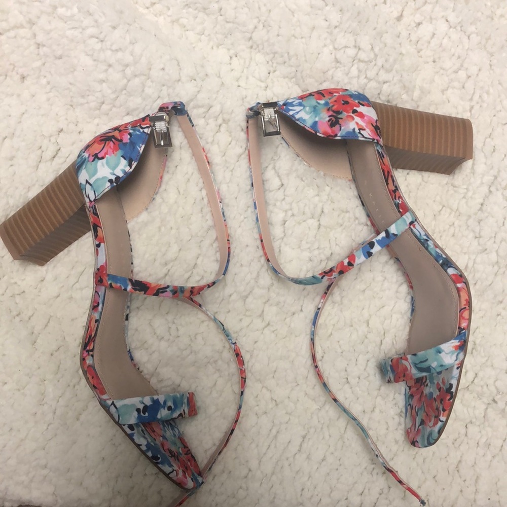 Kelly and Kate open toe floral print size 9.5, new without tags
